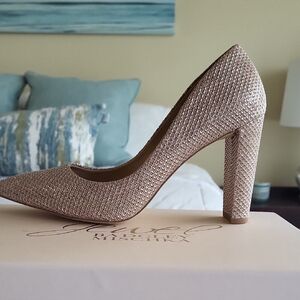 Jewel Badgley Mischka Rumor Cinnabar Pump Size 8